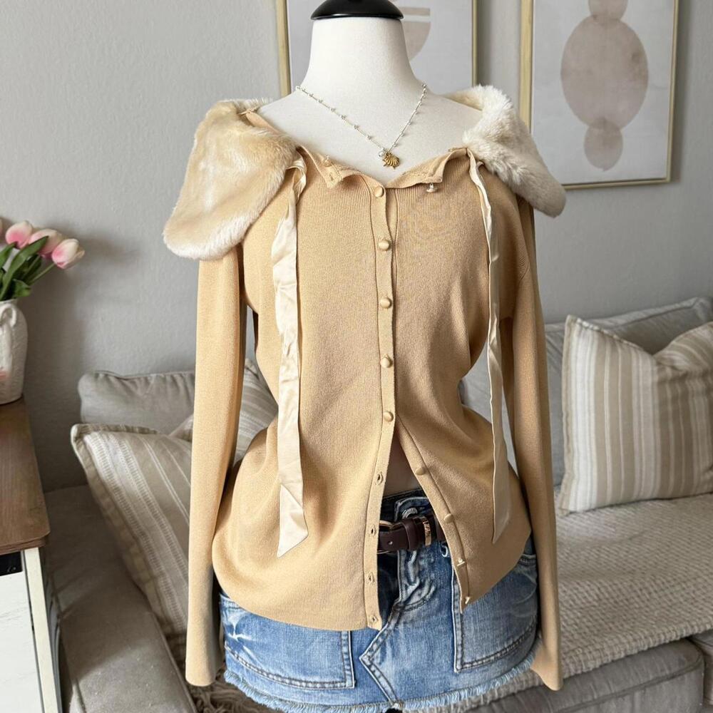 Faux-Fur Collar Button Up Cardigan (Dialogue)